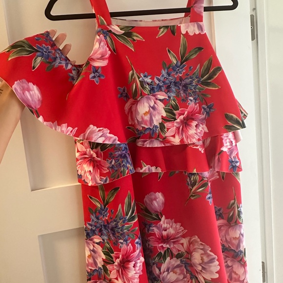 Flowy Floral Mini Dress - Picture 2 of 3